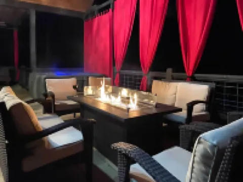 Stylish Broken Bow Cabin w/ Hot Tub + Fire Pit!