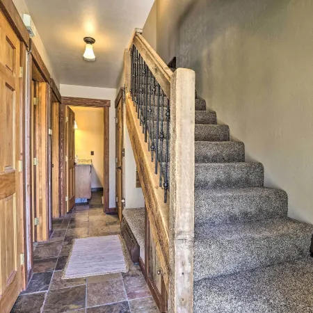 3-Story Home w/ Balcony ~ 6 Mi to Winter Park!