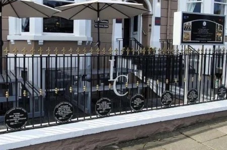 Lauriston & Lawton Court Hotel Отели в г. Лландудно