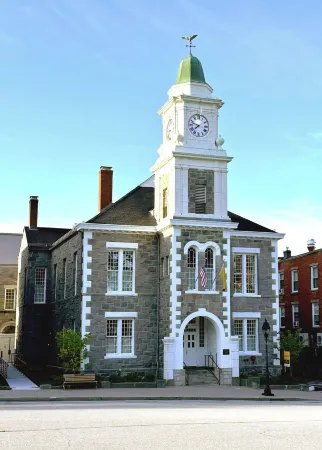 Hotel Abner Отели рядом с достопримечательностью «Tapping Reeve House and Law School»
