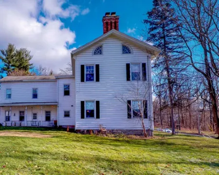 Gardner Farm Inn Hotels in Troy