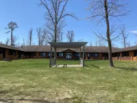 Horseshoe Bay Lodge - parking