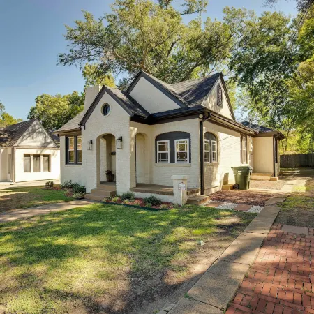 Walk to Dtwn: 'Tyler Tudor' w/ Backyard