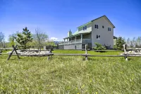The Front Porch 20-Acre Country Home w/ Mtn View - 3-Star