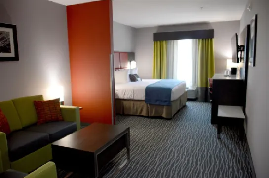 Del-Mar Airport Inn & Suites