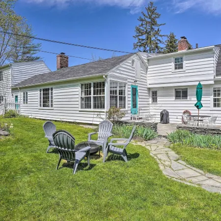 Quaint Woodstock Escape - 2 Mi to Tinker St!