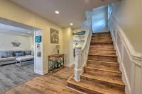 Seaside Wildwood Haven: Walk to Boardwalk/Beach! - Homestays