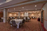 Coshocton Village Inn & Suites