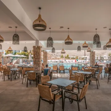 Lambis Studios & Apartments Отели рядом с достопримечательностью «Пляж Агиос-Павлос»