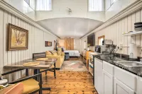 Unique Joplin Gem Converted Train Car Studio - 3-Sterne