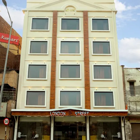 TreeHouse London Street Amritsar Отели рядом с достопримечательностью «Колледж Хальса»