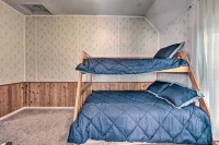 'Blue Haven' Watertown Retreat by Crow River! - parking