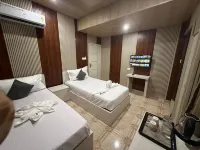 Hotel Alohi Grand