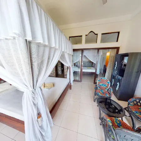 Bukit Indah Homestay Отели рядом с достопримечательностью «Пляж Амед»