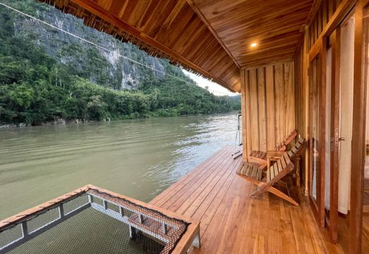 농키아우 더 플로트 하우스