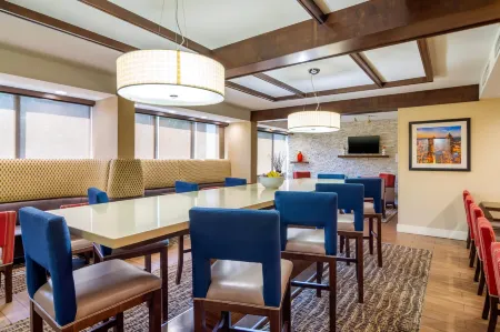 Spark by Hilton Atlanta Airport South College Park