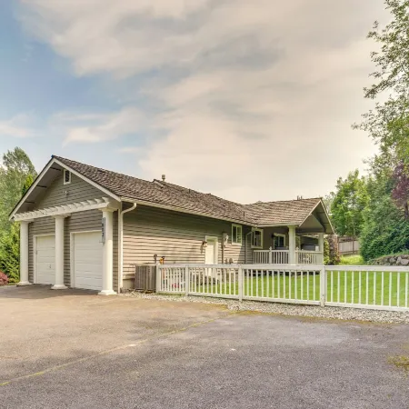 2 Mi to Lake Sammamish State Park! Modern Duplex