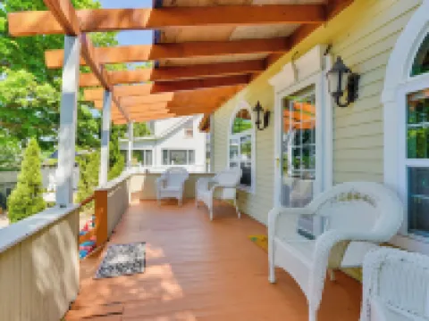 Turtle Cove Bay Beach House ~ 13 Mi to Buffalo! Hotels in Hamburg