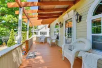 Turtle Cove Bay Beach House ~ 13 Mi to Buffalo! - parking