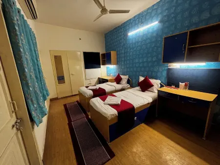 JK Rooms 149 Thakur Galaxy Отели рядом с достопримечательностью «Telankhedi Hanuman Temple»