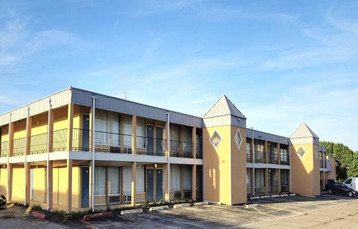 Castle Inn & Suites by OYO Lawton