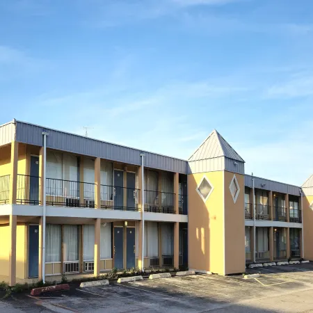 Castle Inn & Suites by OYO Lawton