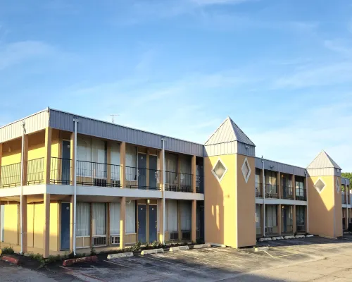 Castle Inn & Suites by OYO Lawton Hotels in Comanche County