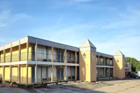 Castle Inn & Suites by OYO Lawton - 2 ดาว