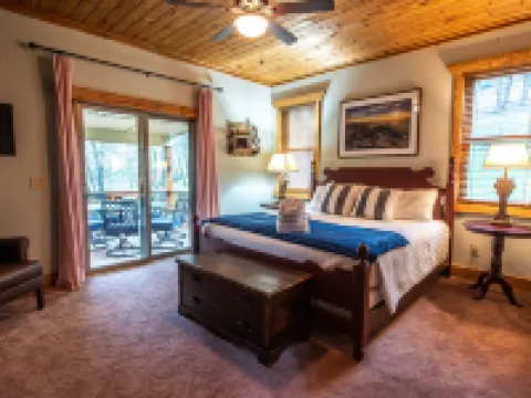 Huge Decks, Hot Tub, Fire Pit & Dog Friendly. Close to Boone and Banner Elk. Hotels in Seven Devils