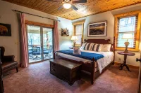 Huge Decks, Hot Tub, Fire Pit & Dog Friendly. Close to Boone and Banner Elk.