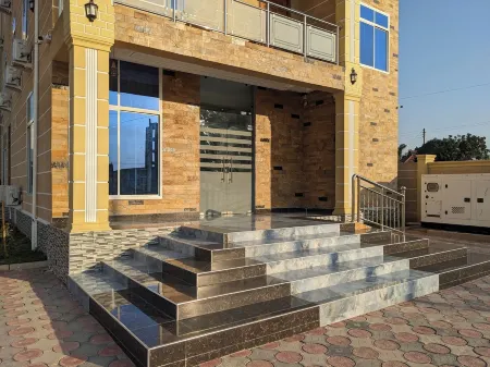 JR KISASA HOTEL Отели рядом с достопримечательностью «Dodoma Round About»