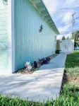 Cute Beach House half a block from the beach 🏝