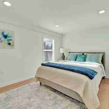 Heart of LG Village, Steps to Lake, Beach, Shepherds Park. Near Ski Slopes. Rooms