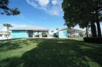 Coastal farmhouse in venture out! Beach is across the St<br>7 night min stay summer Hotels near St. Andrews State Park