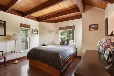 Tahoe City Getaway Minutes From Lake and Activities