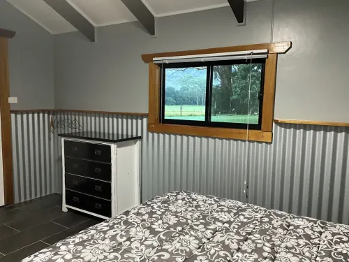 Secluded Getaway – Cabin & Barn Stay7 minutes from beautiful Valla beach Hotels in Valla