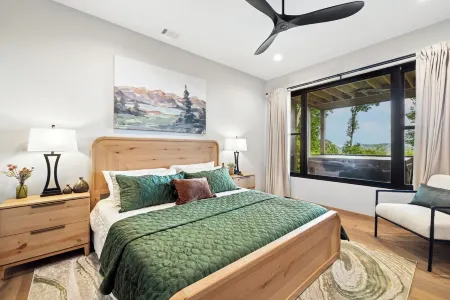 Modern Luxury, Hot Tub, Mtn Views, pool table