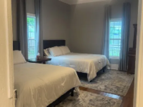 East Madison Escape. Hotels in Pulaski