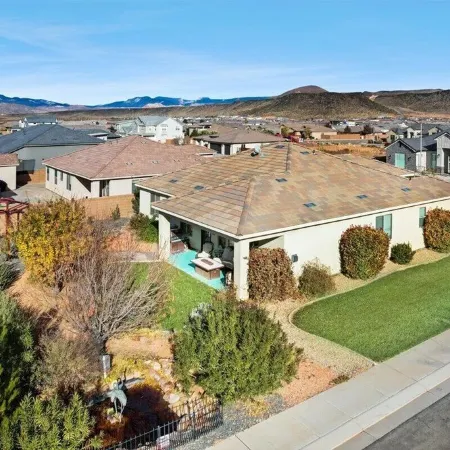 Elegant and spacious home perfectly located to National Parks and more