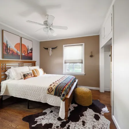 Earth & Echo-Nature-Inspired -  Themed Bedrooms + Firepit + Walk to Brookside
