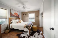 Earth & Echo-Nature-Inspired -  Themed Bedrooms + Firepit + Walk to Brookside