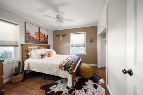 Earth & Echo-Nature-Inspired -  Themed Bedrooms + Firepit + Walk to Brookside