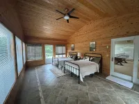 Castle Rock Retreat - Peaceful Escape but close to the fun!