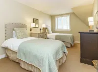 Luxury Cottage Lifestyle With Resort Amenities and Perks