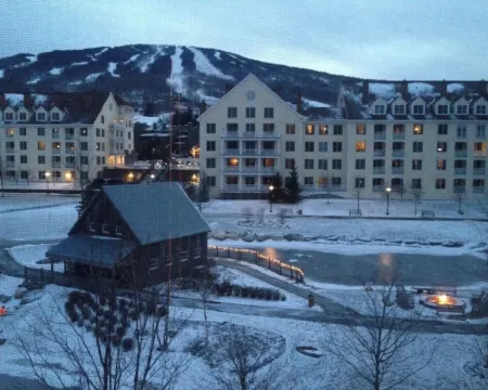 Mountain & sunset views from balcony! Heated pool/spas, walk to lifts & village! Hotels in Stratton Mountain