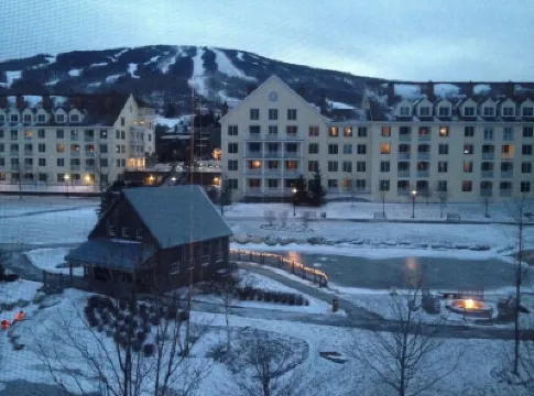 Mountain & sunset views from balcony! Heated pool/spas, walk to lifts & village! 빌리저 스키 리프트 주변 호텔