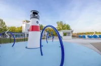 Sweet Retreat is perfect for gathering with family and friends-close to beach