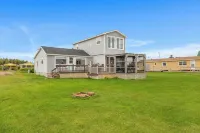 Seashell by the Seashore: Cozy 1BR Cottage Steps from Private Sandy Beach