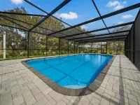 Luxury Tropical Pool Villa – Spacious Escape for Large Groups, Sleeps 22+ Hotels in Lutz