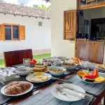 3-Bedroom Lakeside Villa with Pool in Ahangama فنادق في كوجالا
